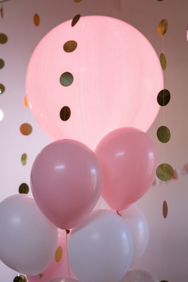 valentine's day pink and white balloon bouquet